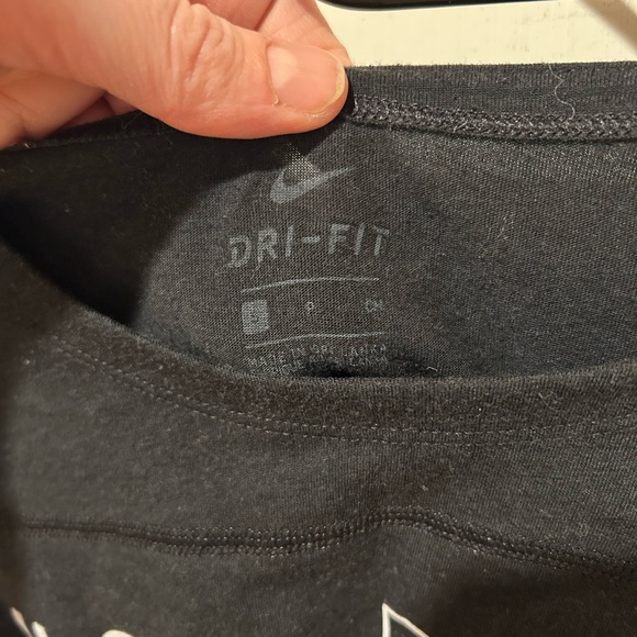 Nike dri fit cropped tee. EUC - Picture 3 of 6